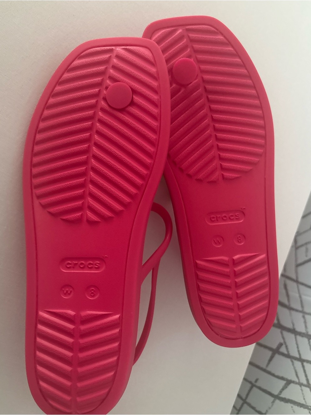 CROCS Women's Hot Pink Slingback Sandals - Picture 8 of 8